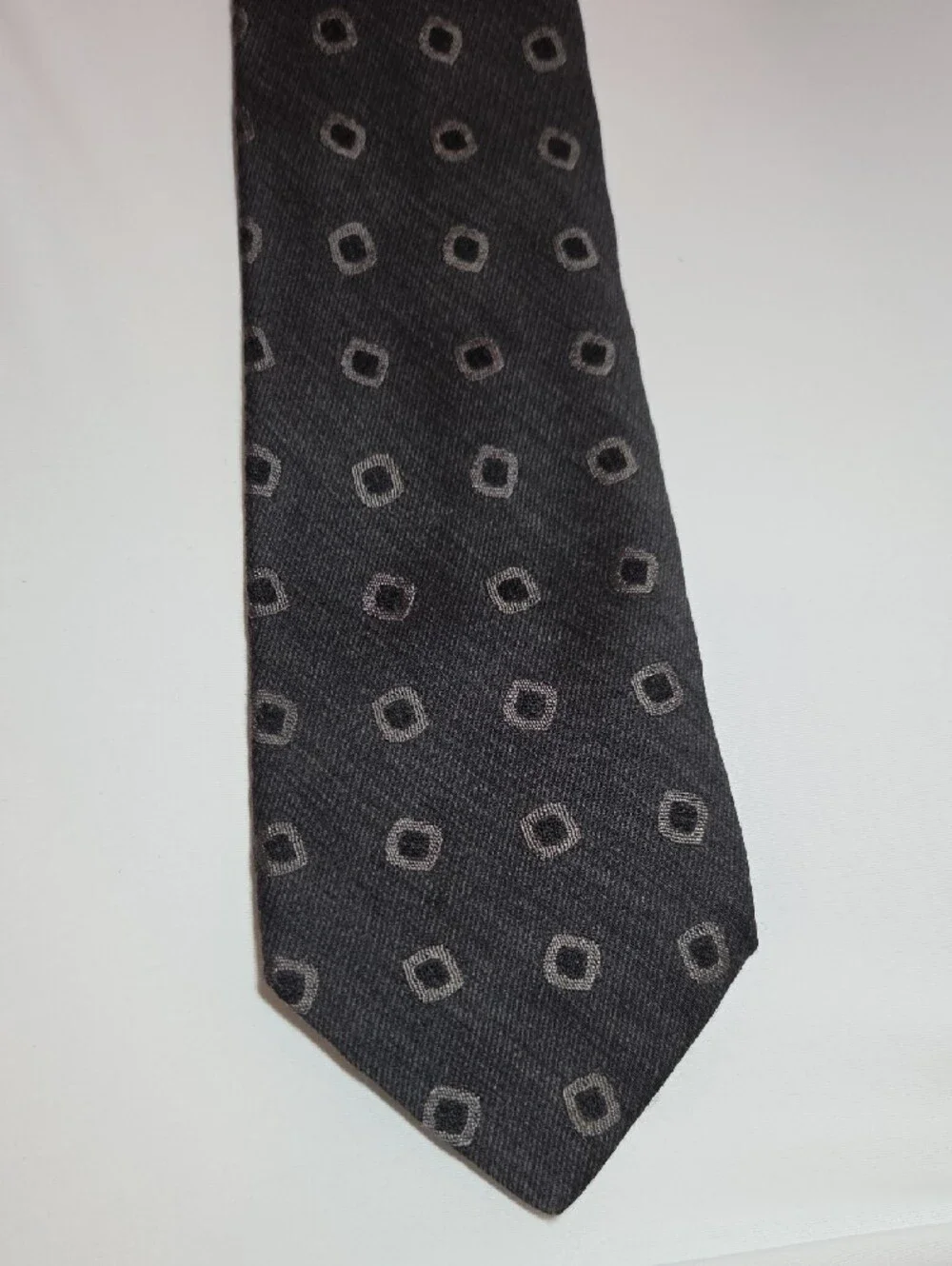 Giorgio Armani Men's Wool/Silk Blend  VTG Tie W/ Gray/Black Dot Pattern 3.5x56